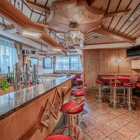 Hotel Roesslwirt 4*