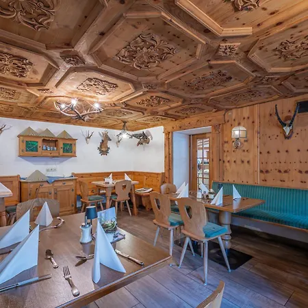 Roesslwirt Hotel