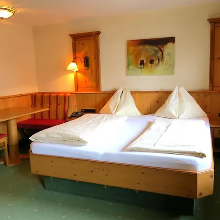 Hotel Roesslwirt 4*