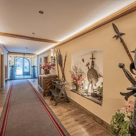 Hotel Roesslwirt 4*